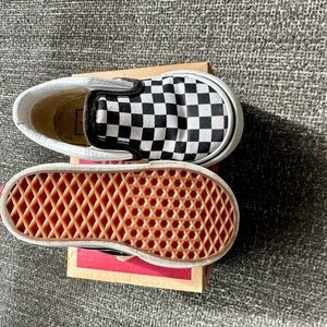 6c toddler checkered slip on Vans
